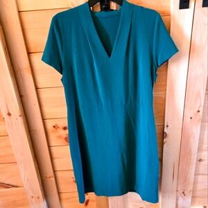 Hunter Emeral Green V-Neck Short Sleeve Dress